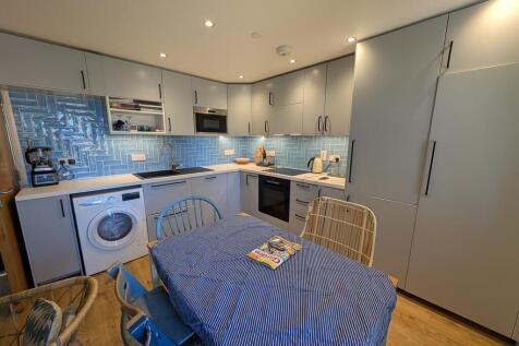 PXL_20251006_1002...