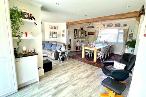 OPEN PLAN KITCHEN/DINING/FAMILY ROOM