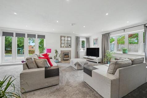 SPACIOUS LOUNGE