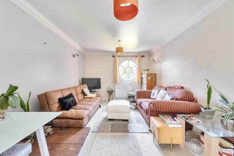 Sitting room with round window.jpg
