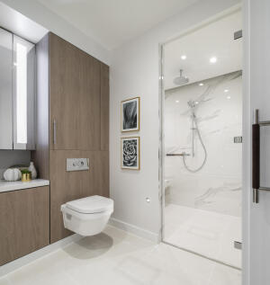 Show Apartment Bathroom