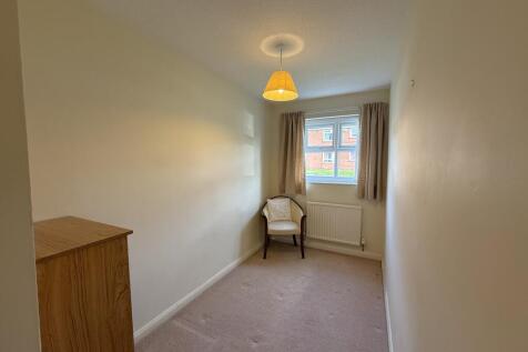 50 Bramwell St 2nd bedroom 2.jpeg