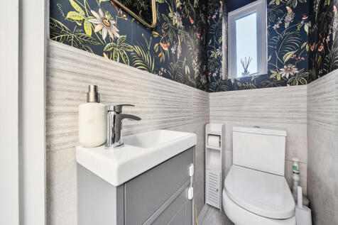 1325461-4-68758ba...