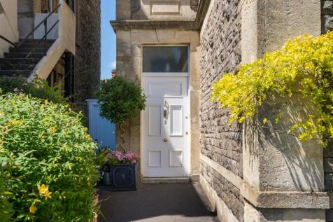 8 bed, 2 bath Semi-Detached in Bristol - Photo 14