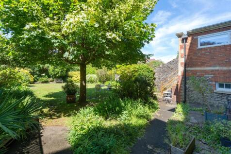 8 bed, 2 bath Semi-Detached in Bristol - Photo 54