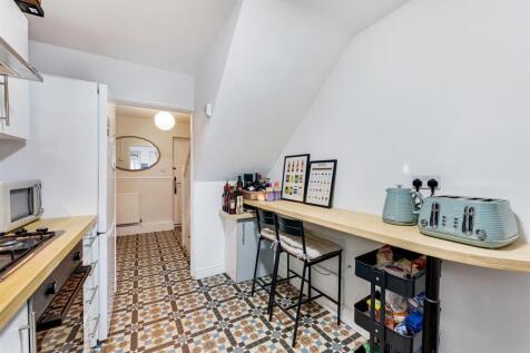 118 Coronation Drive kitchen 3.jpg