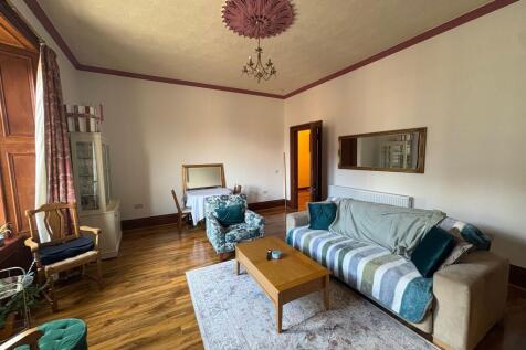 3-bed Flat Neilston Road