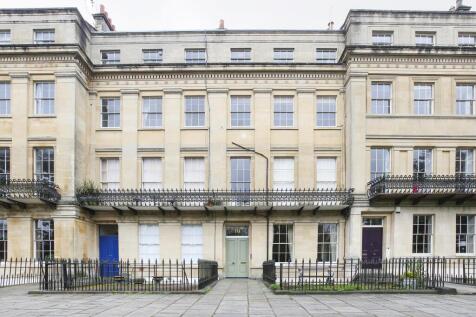 **VIRTUAL VIEWING AVAILABLE** COMMUNAL GARDENS. BEAUTIFUL LOCATION. Superbly spacious one bedroom unfurnished second floor apartment within a beautiful Georgian terrace. Perfect for a single professio