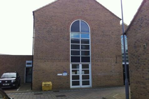 Office to rent in bingley