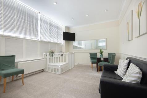 Excellent 1 bedroom flat with study in central Balham.