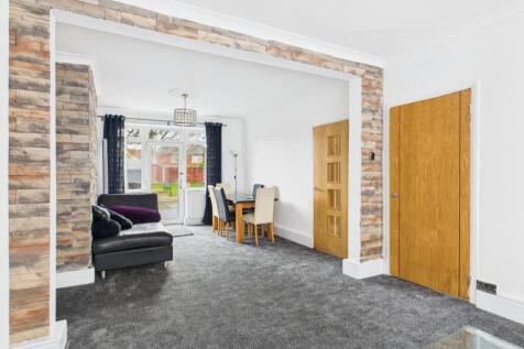 CAM03729G0-PR0172-STILL014