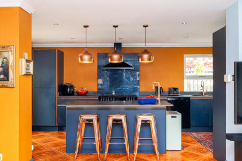 5 bed, 5 bath Detached in Glasgow - Photo 12