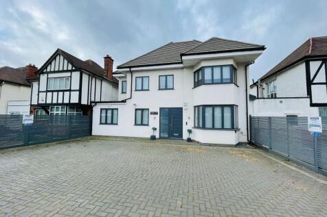 A modern two double bedroom ground floor purpose built garden apartment. Situated within a 5 minutes walking distance to Hendon Central underground station and local shopping amenities.