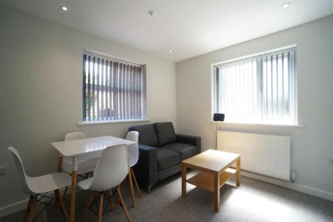 2 Bedroom Flat in LL57 2UR