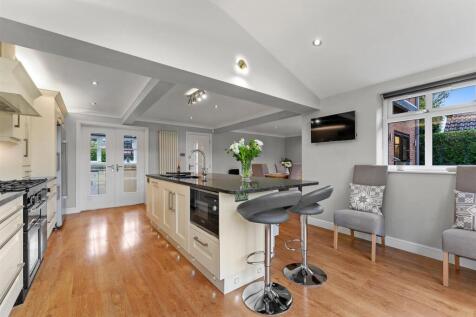 Live In Dining Kitchen