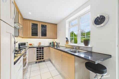 CAM03218G0-PR0565-STILL012