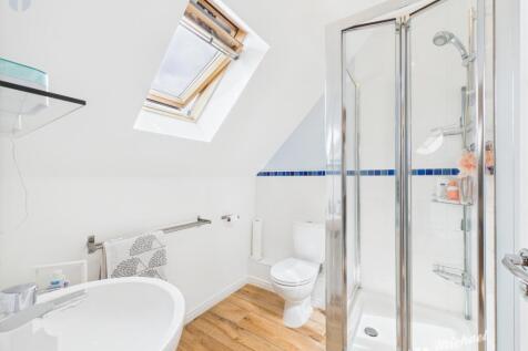 CAM03218G0-PR0735-STILL013