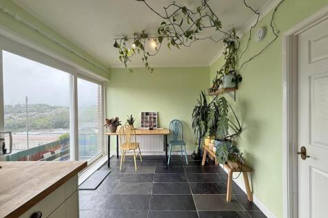 Cockington Walk 14 - Dining Area.jpg