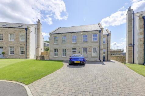 Front External &amp; Driveway