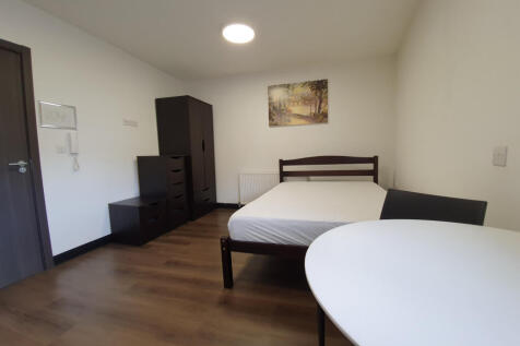 STUDIO IN PENGE