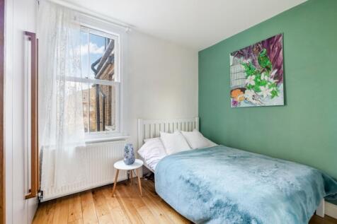 RUSKIN WALK, 75 (...