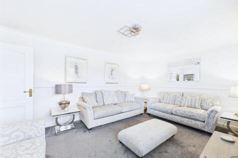 Sitting Room/Bedroom 4