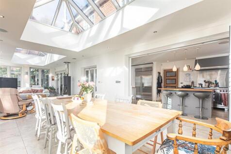 7 bed, 4 bath Detached in Sheffield - Photo 12