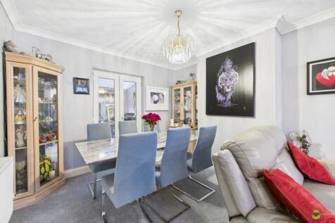 Presented by Clinton at EweMove Bexleyheath and Da