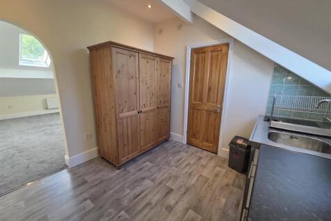 Beautiful Studio Apartment | Available Now | Modern Throughout | Brilliant Location | Bournville | Double Bedroom | En-Suite | Kitchenette | NO FEES |