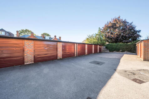 Garage in Block