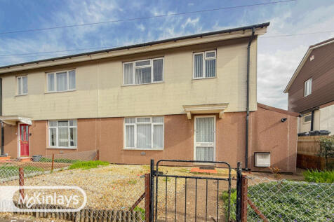 Three-Bedroom House with Large Garden and Summer