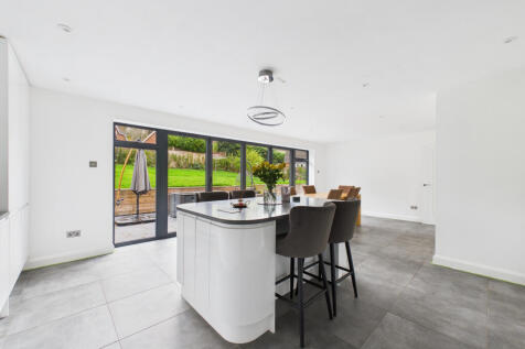 CAM01984G0-PR0530-STILL004