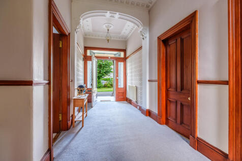 5 bed, 2 bath House in Glasgow - Photo 3
