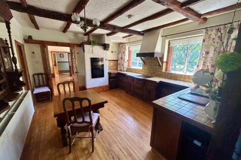 Kitchen 2.jpg