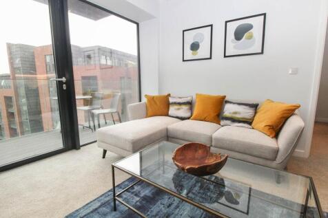 DEPOSIT FREE OPTION AVAILABLE | AVAILABLE 20TH JULY | FULLY FURNISHED | BALCONY Local Blackfriars is situated close to Manchester Arndale Centre and only a short walk to both Salford Central and Victo