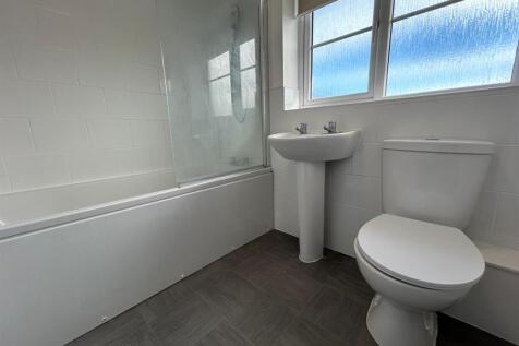 family bathroom.jpg