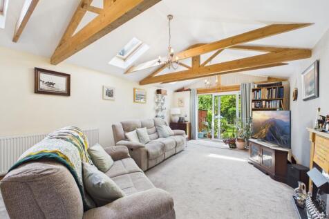 Lounge/Family Room