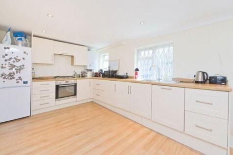 This fantastic three double bedroom end-of-terrace house is available to rent on the highly sought-after Eversleigh Road in Battersea, SW11. Perfectly positioned on a quiet residential street. The gro