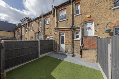 Halstead Road, E11