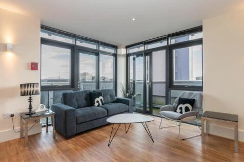 This fantastic PENTHOUSE apartment in the prestigious Brindley House development offers luxurious living with a private terrace that provides breathtaking views of the city skyline. Step inside to dis