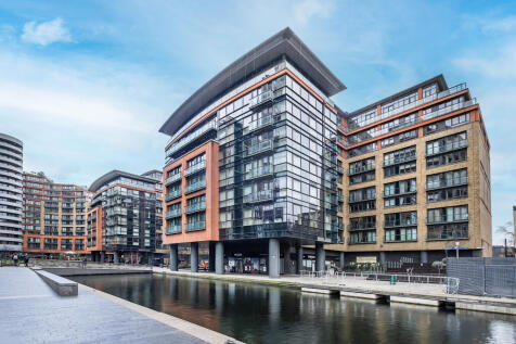 Fourth Floor Apartment With Canal Views