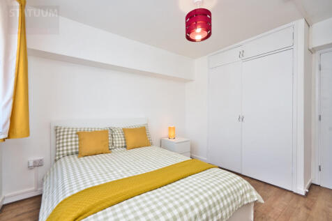Discover modern living at its finest in this fullyfurnished 3 bed maisonette without reception room and with kitchen diner on Evering Road, Rectory Rail, Stoke Newington London, N16. Available immedia