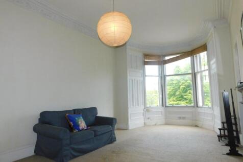 Well presented and spacious 1 bedroom + box room property in prime location. Close to all amenities, city centre and transport links. Double bedroom, box room, kitchen, living room, bathroom, storage.