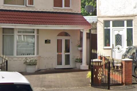 AVAILABLE NOW THREE BEDROOM HOUSE NEWLY DECORATED 3 BEDROOM HOUSE AVAILABLE TO RENT NOW- WILL BE LET UNFURNISHED
