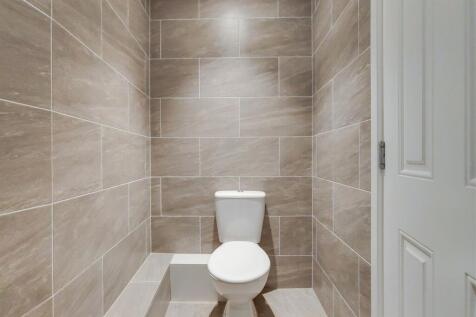 5_Shower Room-1.jpg