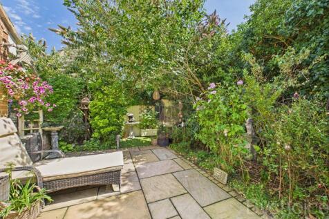 CAM05454G0-PR0043-STILL004