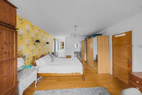 5 bed, 4 bath Detached in Bristol - Photo 9
