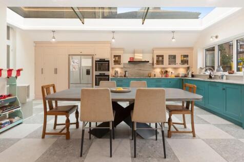 Kitchen / Dining