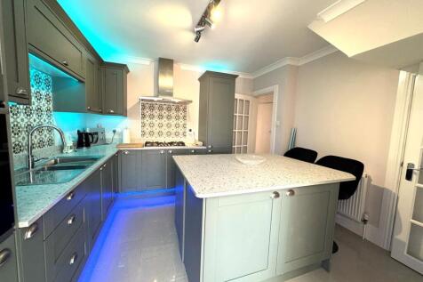 KITCHEN PIC 1.jpg