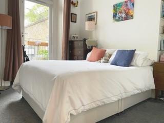 A bright and airy one bedroom first floor apartment in a sought after location of Johns Wood. The property comprises a reception room/kitchen, and double bedroom. It also benefits from a balcony and w